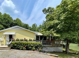 594 Long Point Ln, Topping, VA 23169