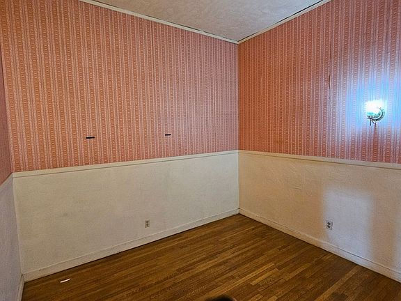 3rd image of 441 S 2nd Ave House 1
