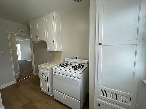 2nd image of 915 E Carson St APT 5