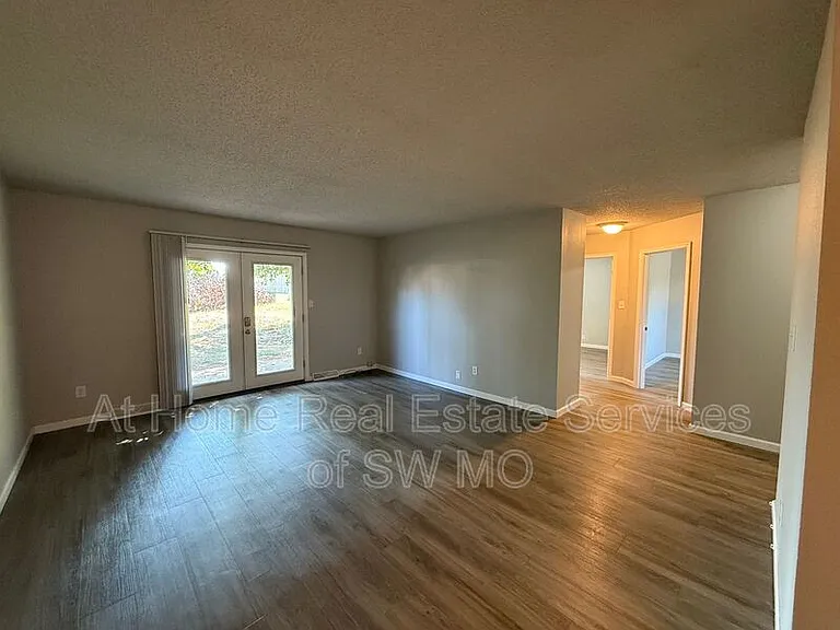 3508 S Farm Road 135 #D — Photo 5
