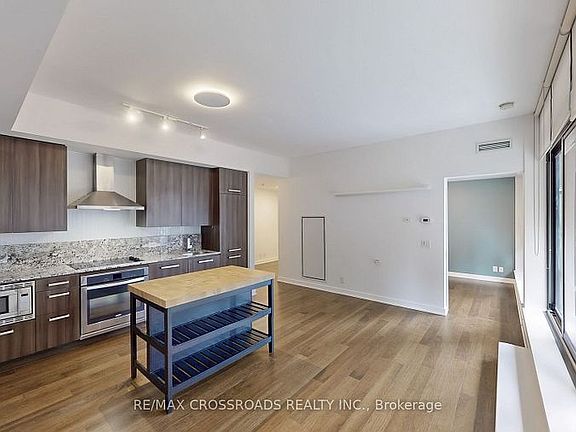 5th image of 15 Beverley St #505