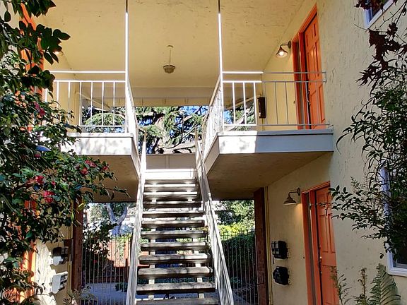 3rd image of 800 University Ave APT 2
