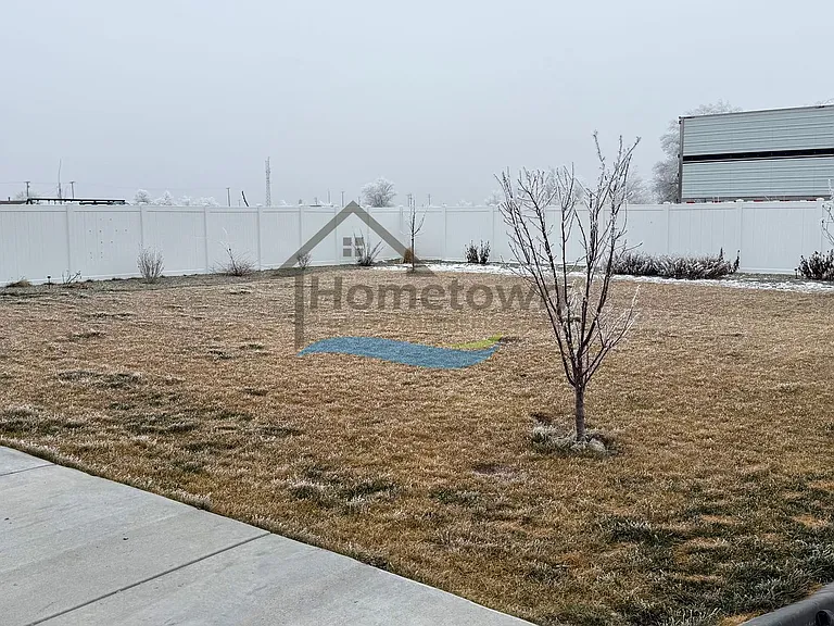 215 S Hills St — Photo 33