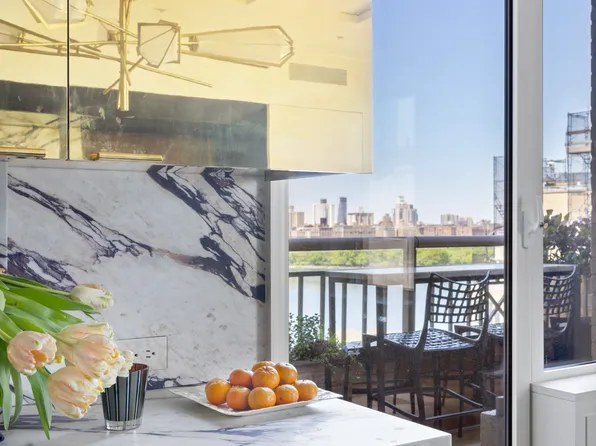 1049 5th Avenue image 17 of 19