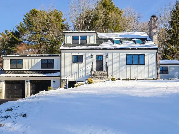 12 Elm St, Medfield, MA 02052