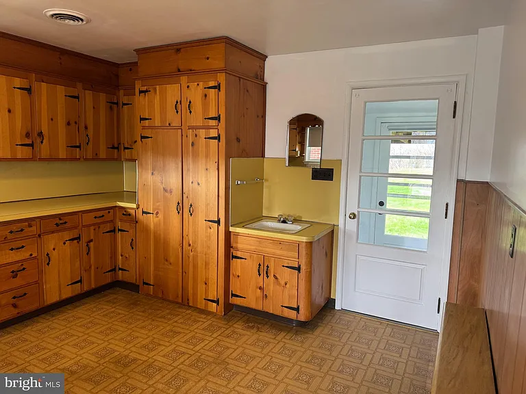1018 Lancaster Pike — Photo 3