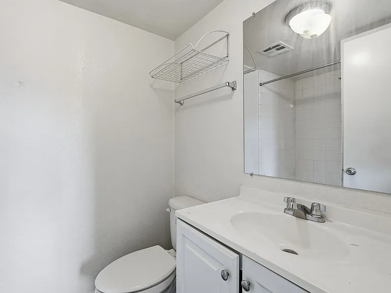 Alvernon811-835 — Photo 45