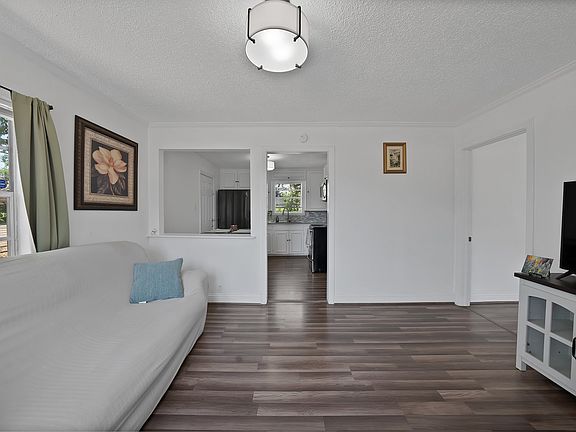 5th image of 331 W Vinyard Rd