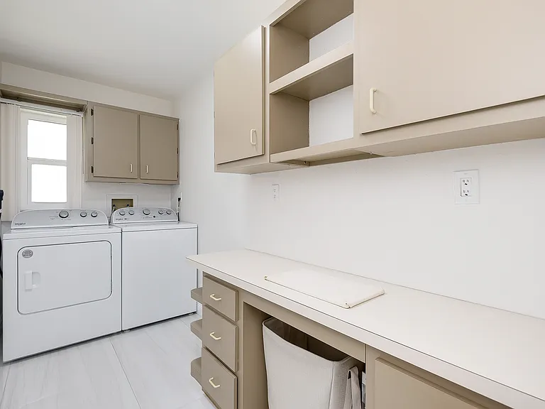 158 Norman St — Photo 33