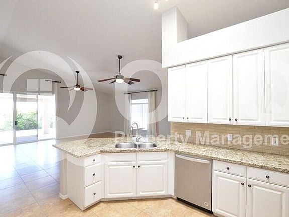 3rd image of 11815 E Clinton St