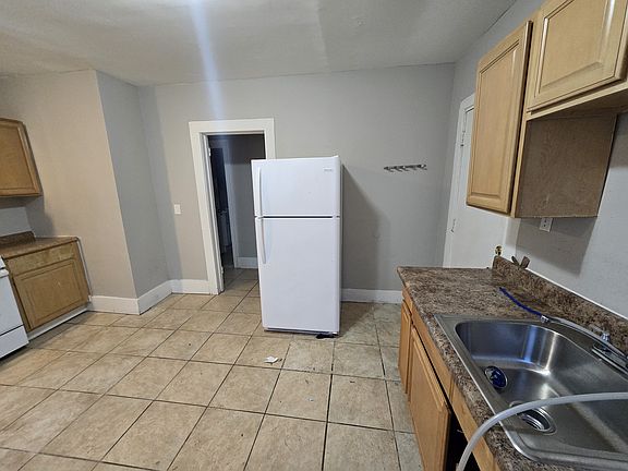 4th image of 71 Willis St #1C