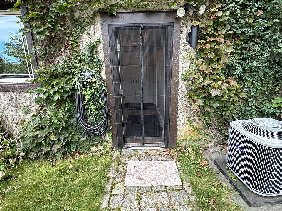 4 Robin Hood Rd #1