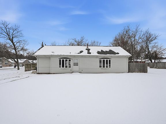 2nd image of 2832 Willowdale Rd