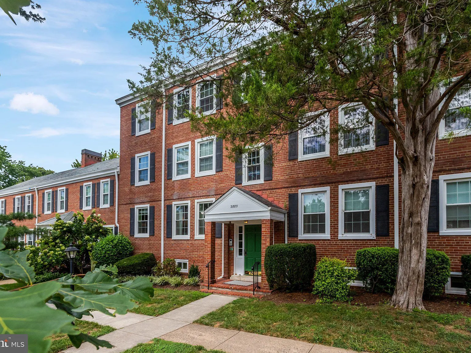 1 bed, 2.0 bath, 1422 sqft, $2,795 — Photo 2