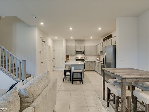 4th image of 661 Bellus Pl