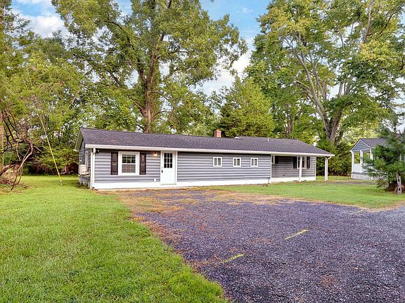 2nd image of 202 Olde Pond Ln