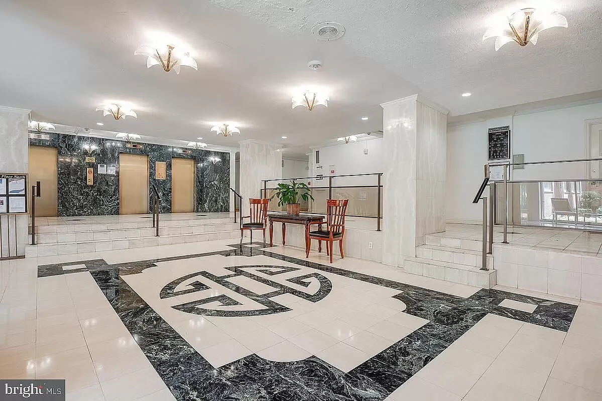 Building Photo - 1121 Arlington Blvd #141