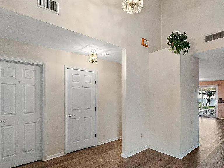 1109 Cambridge Ln — Photo 6