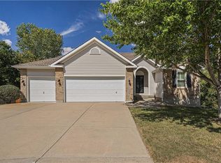 11146 Whispering Ln, Kansas City, KS 66109