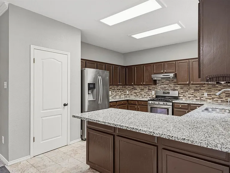2813 Cortez Dr — Photo 8