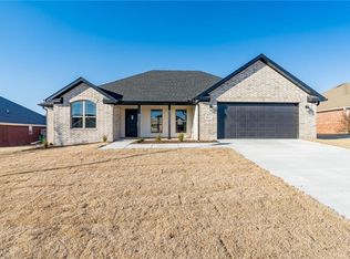 804 Grant Ave, Prairie Grove, AR 72753