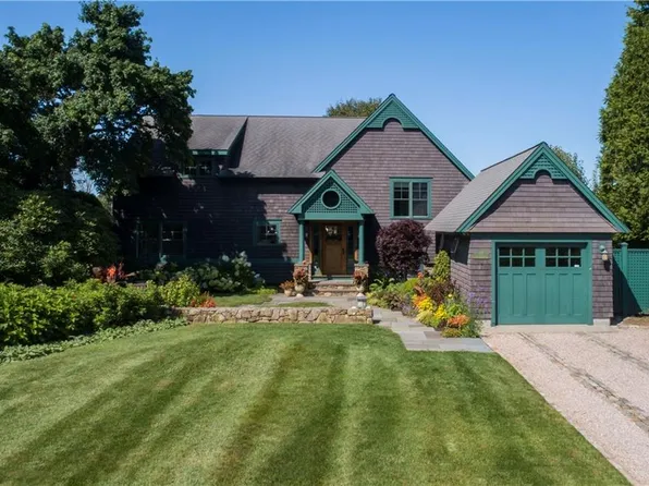 377 Carpenter Dr, South Kingstown, RI 02879