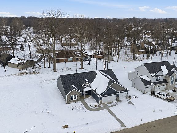 4th image of 902 S Hoke Ave
