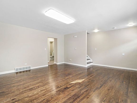 5th image of 2034 Williamsburg Dr