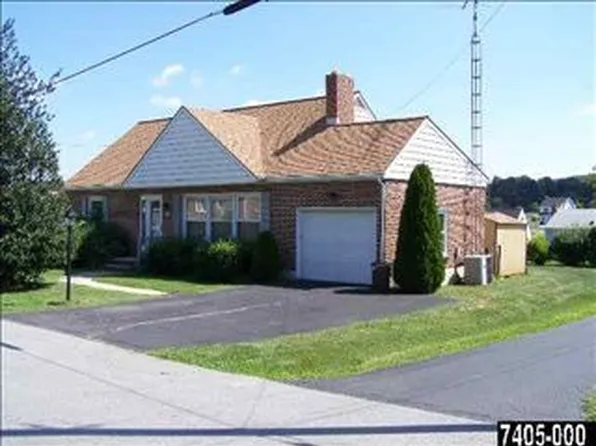 2335 Pleasant View Dr, York, PA 17406