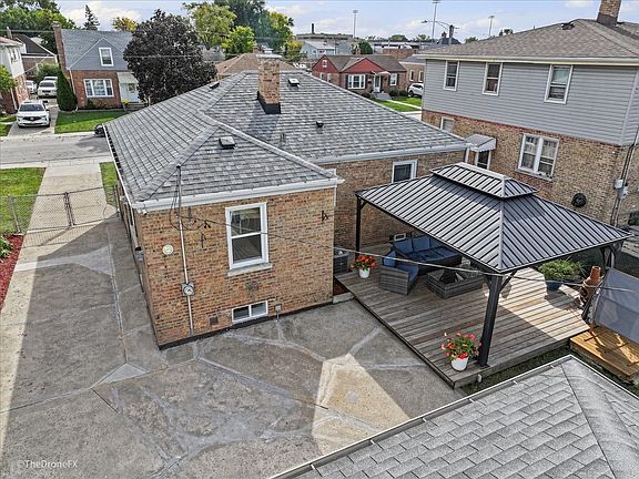 4th image of 9522 Davis St