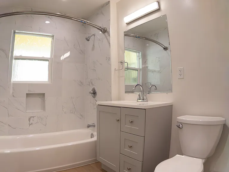 1045 6th St #D — Photo 7