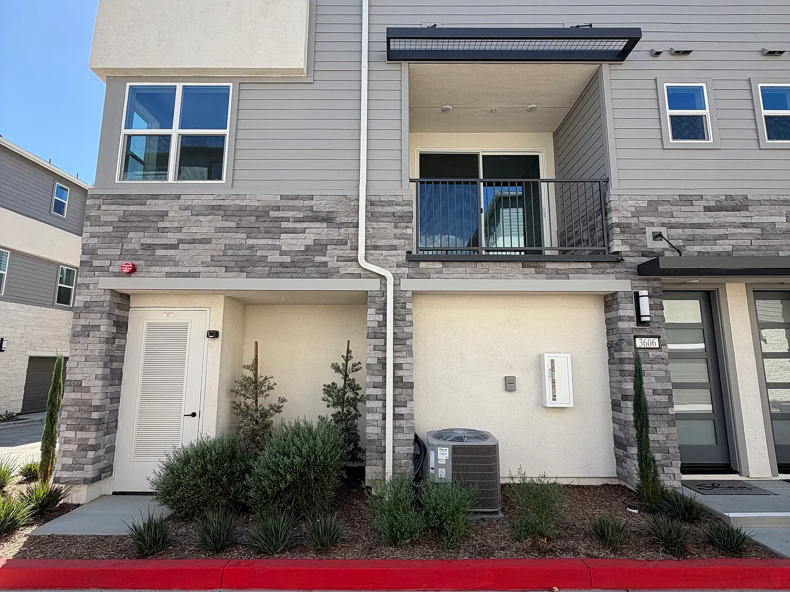 3 bed, 2.5 bath, 1634 sqft, $3,500 — Photo 1