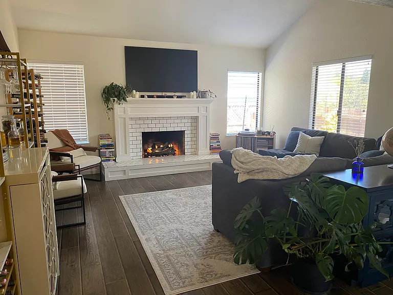 884 W Spain St — Photo 3
