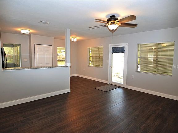 3rd image of 1025 Oxford Dr