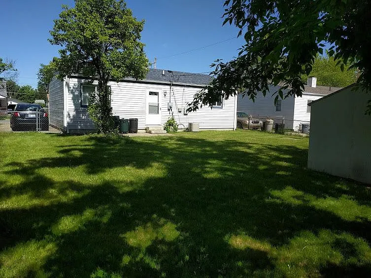 1075 Redleaf Ln — Photo 13