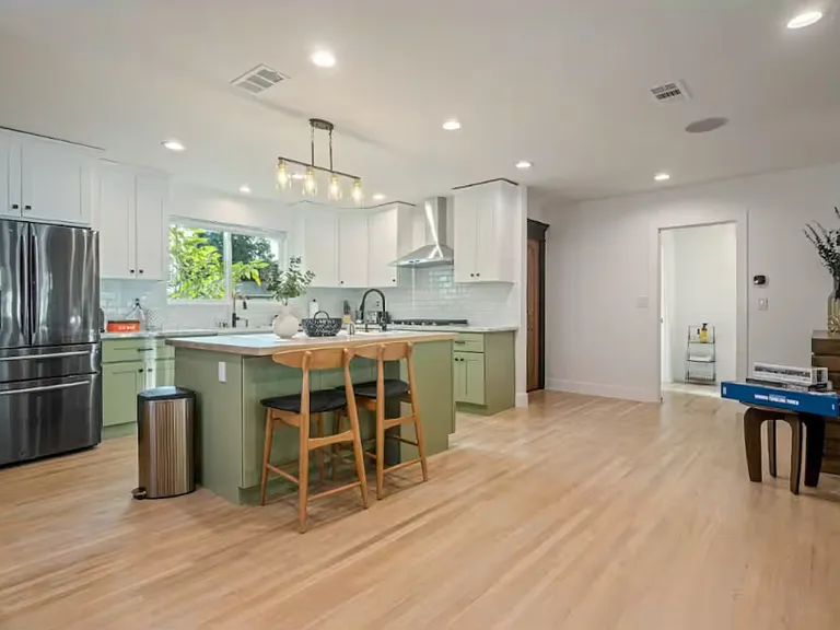 7106 Lasaine Ave — Photo 45