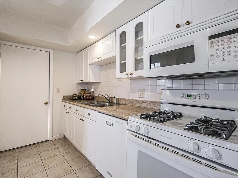 2601 Briarhurst Dr — Photo 27
