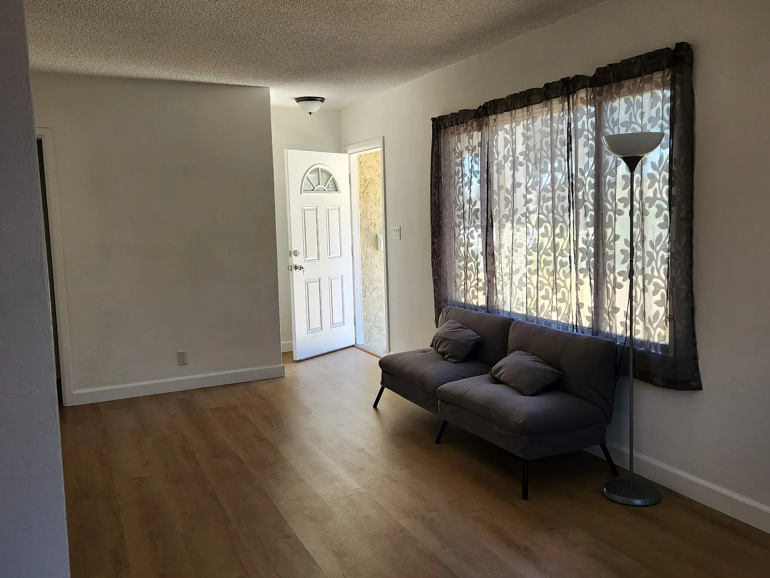 2 bed, 1401 sqft, $900 — Photo 1