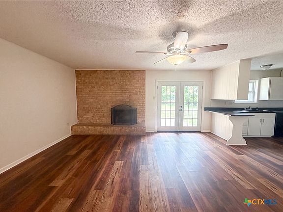 3rd image of 908 Laurie Ln