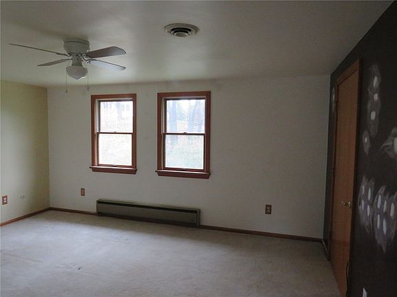 4th image of 328 Comstock Dr
