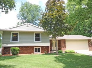 2833 Trenton Ct, Springfield, IL 62704