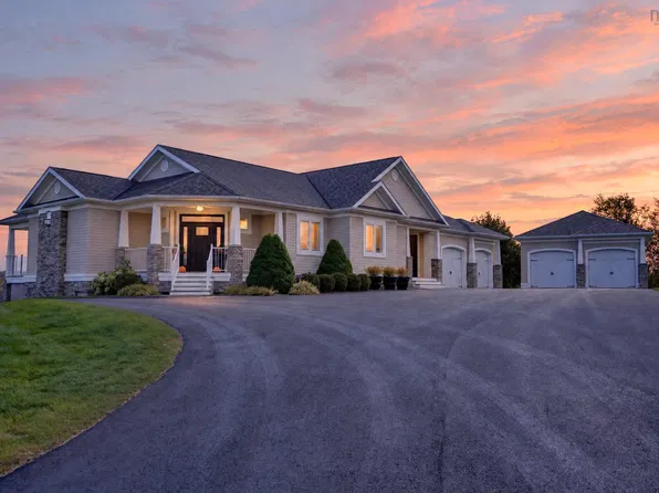 18 Clipper Ct, Westmount, NS B1R 0A6