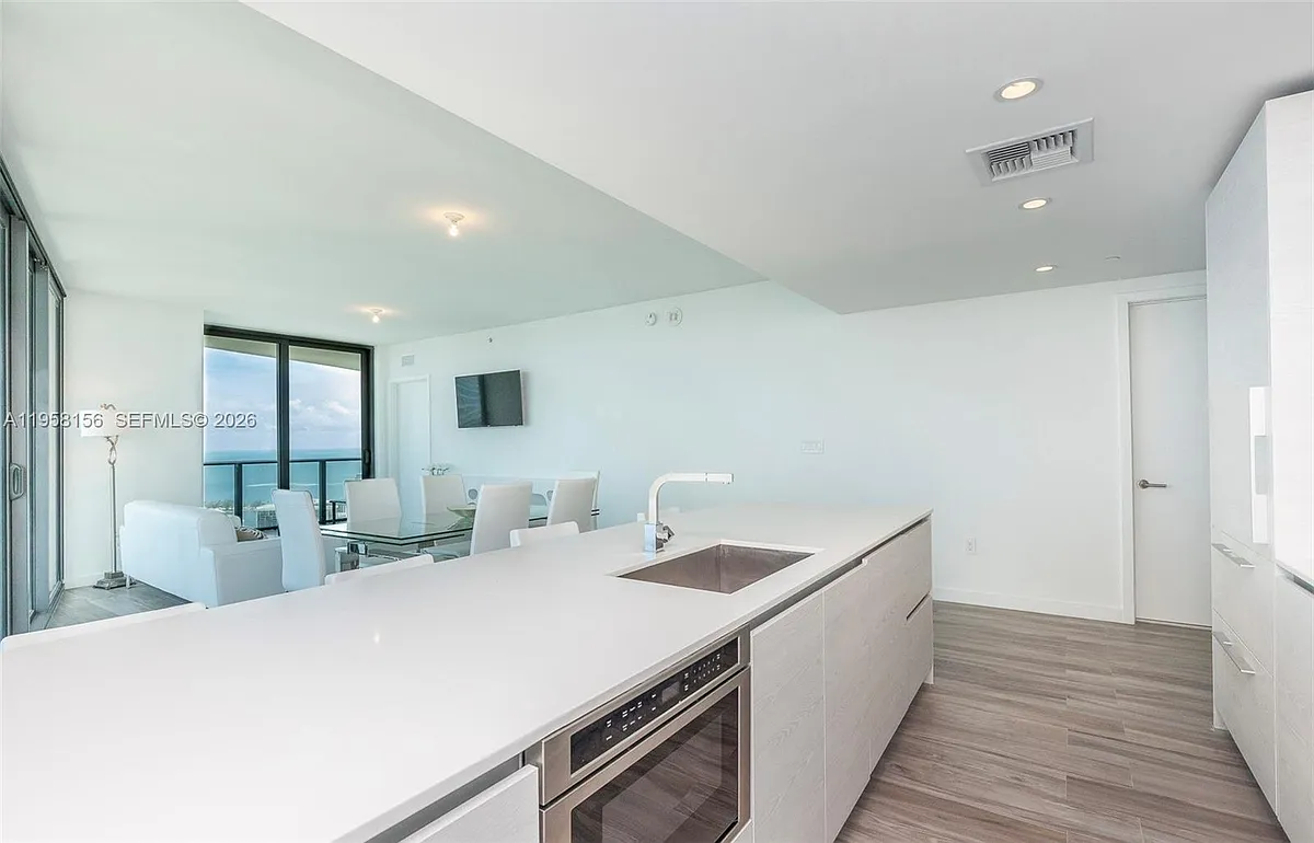 Building Photo - 1300 S Miami Ave #4505