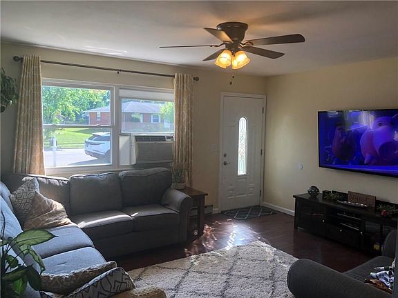 2nd image of 2417 Saint Andrews Dr