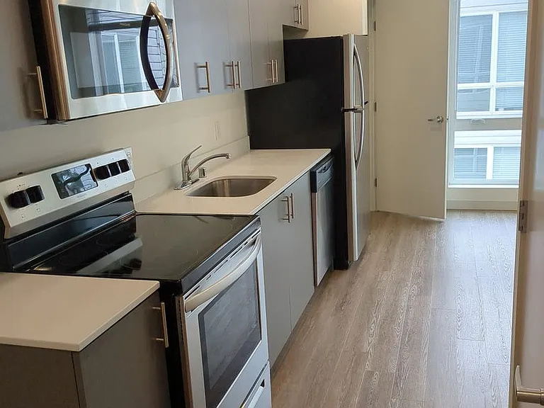6404 Roosevelt Apartments — Photo 7