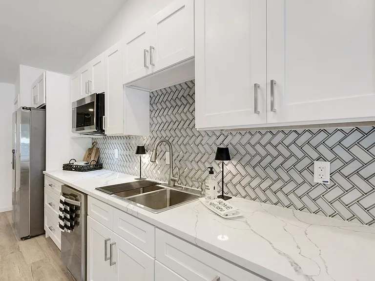 606 Marcus St #26 — Photo 11