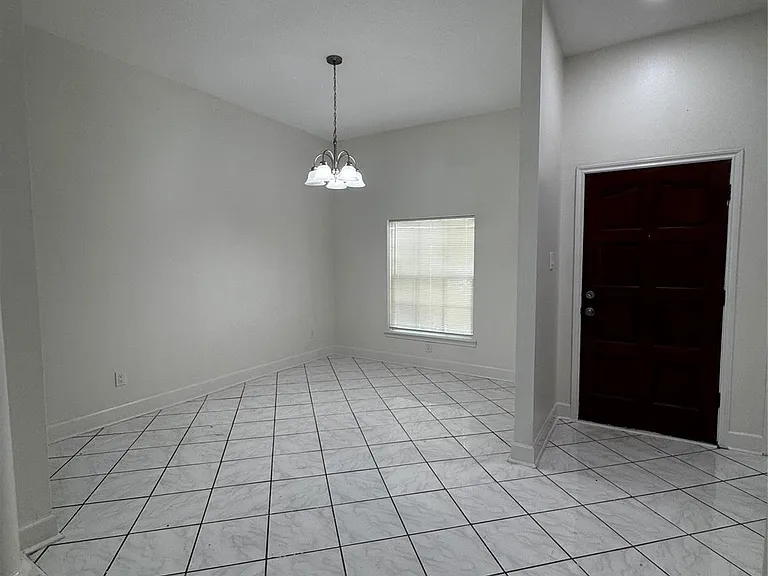 2203 Bisontine St — Photo 2