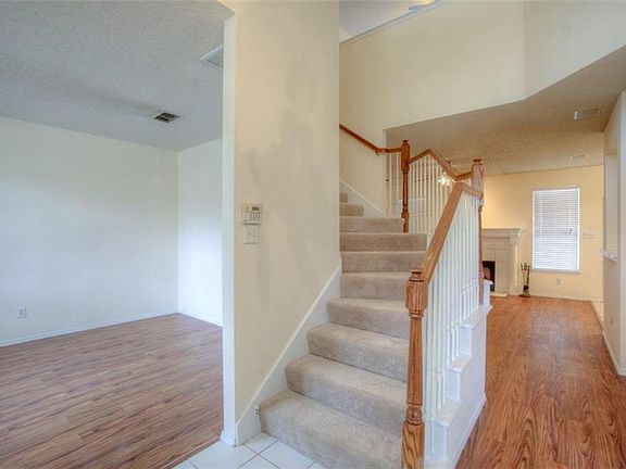 3rd image of 1369 Colby Dr