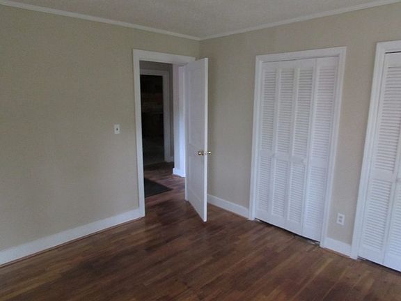5th image of 105 E Parkview St
