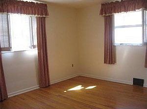 5th image of 60 Barry Ct